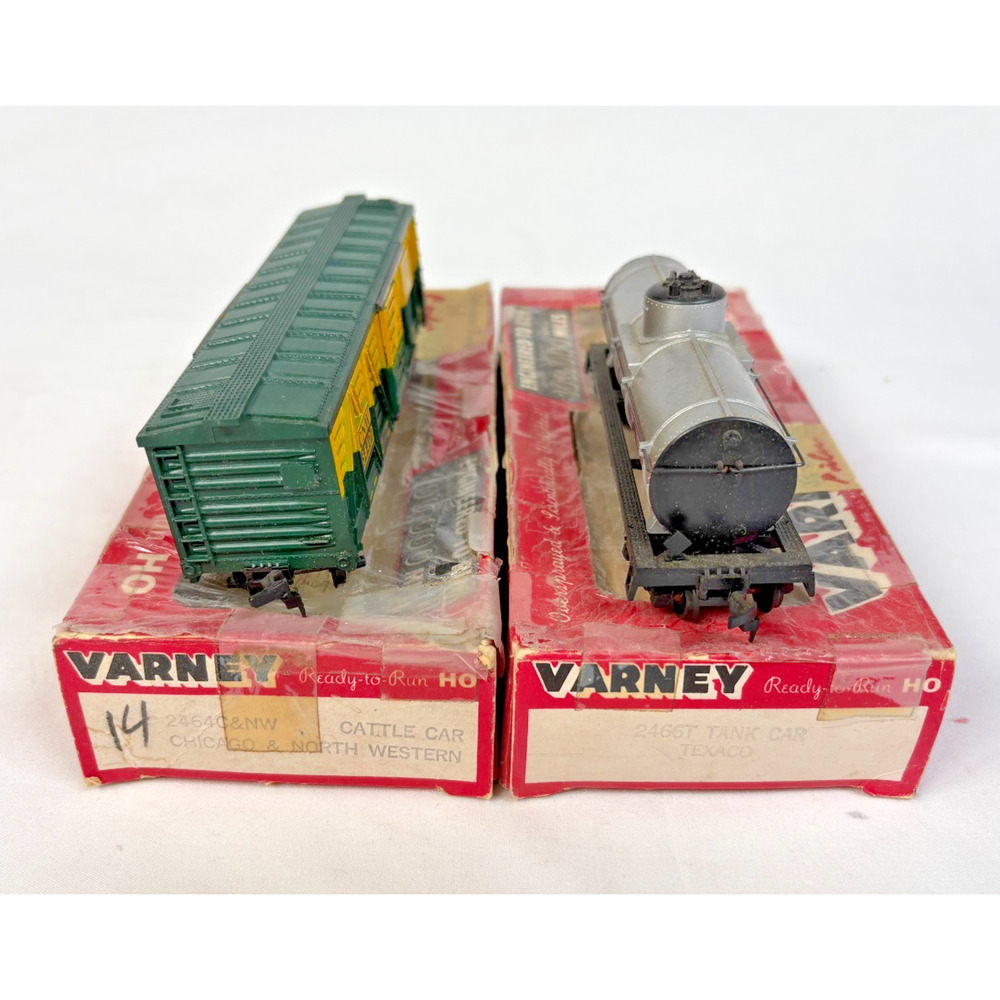 Very Rare Life-Like / Varney HO Scale Mobil 35' Single Dome Tank Car MOBX 1372